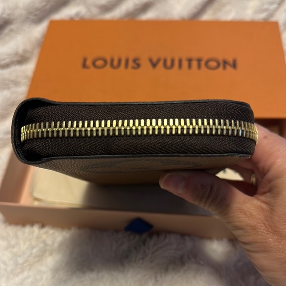 Louis Vuitton Reverse Monogram Zippy Wallet - Picture 7 of 11